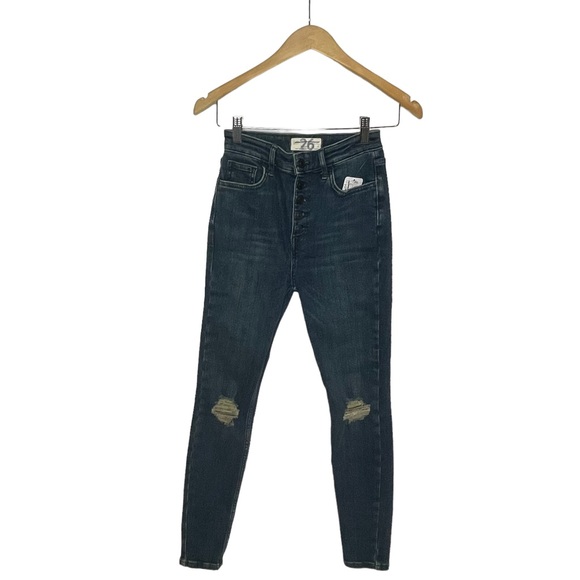NWT Free People We The Free Skinny Button Fly Distressed Jeans 26 - Picture 2 of 13